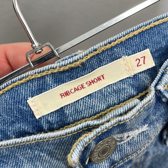 Levi's Premium Ribcage Short Tango Beach size 27 Button front Cheeky‎ shorts - Picture 5 of 12